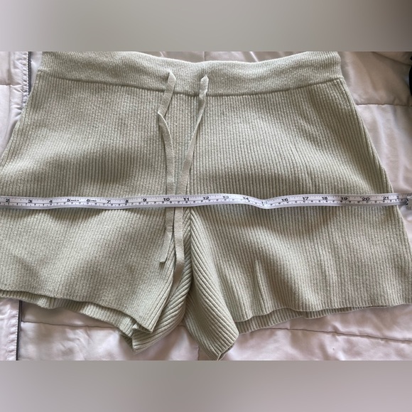 Abercrombie Light Green Mini Shorts Size L - Picture 2 of 10